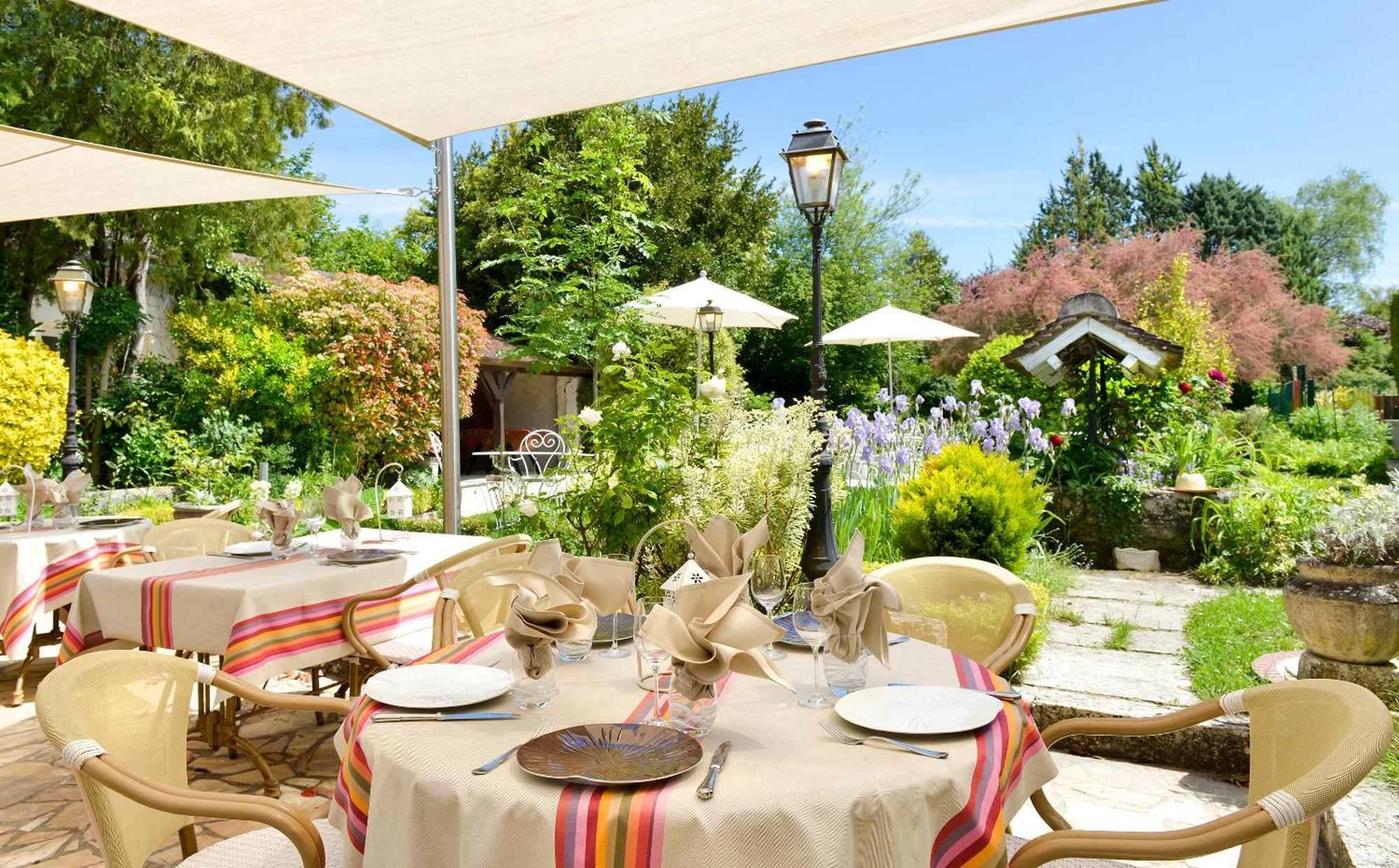 Logis Auberge Du Centre Chitenay Exterior photo