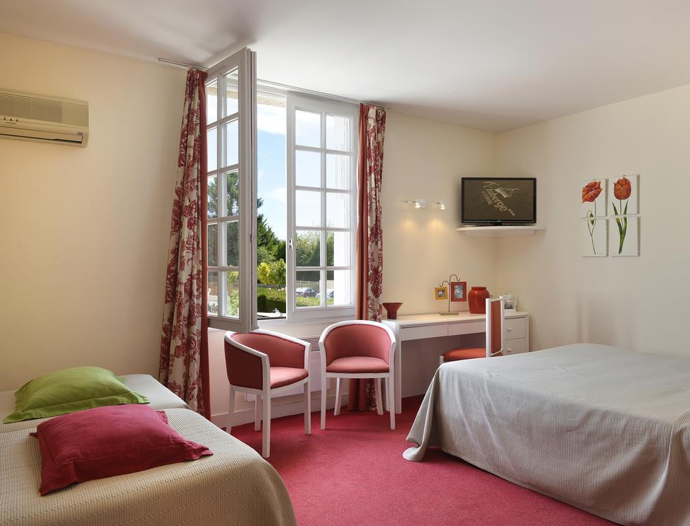 Logis Auberge Du Centre Chitenay Exterior photo